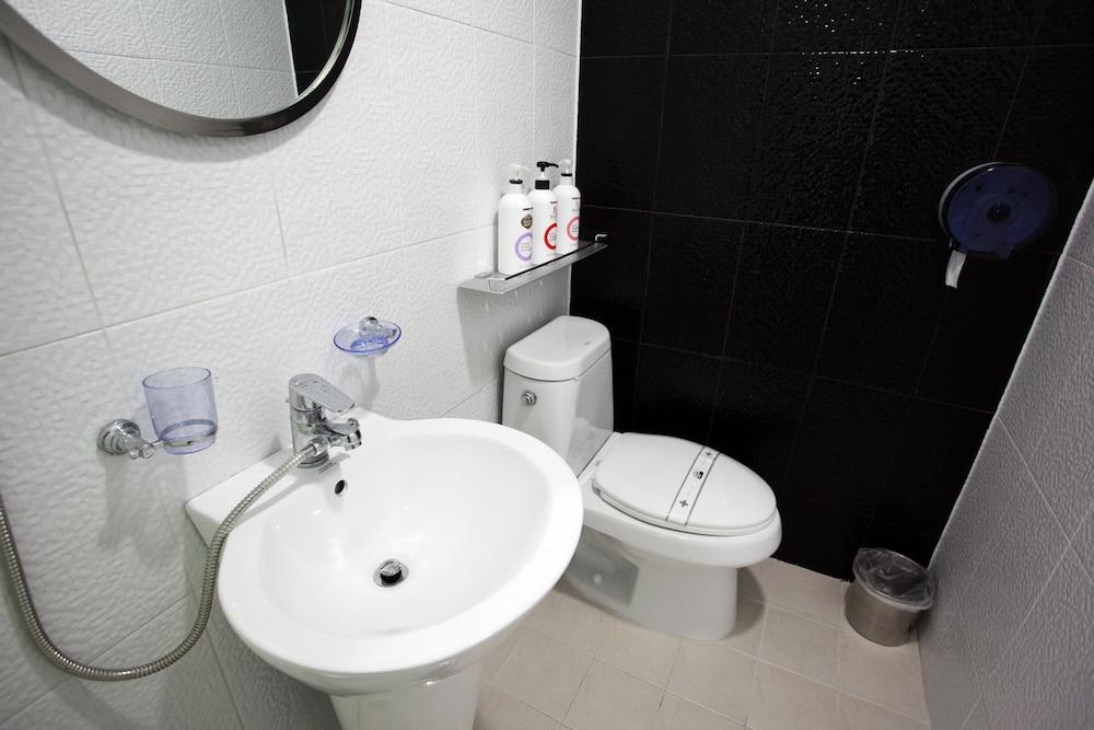 סיאול Ekonomy Hotel Myeongdong Central מראה חיצוני תמונה