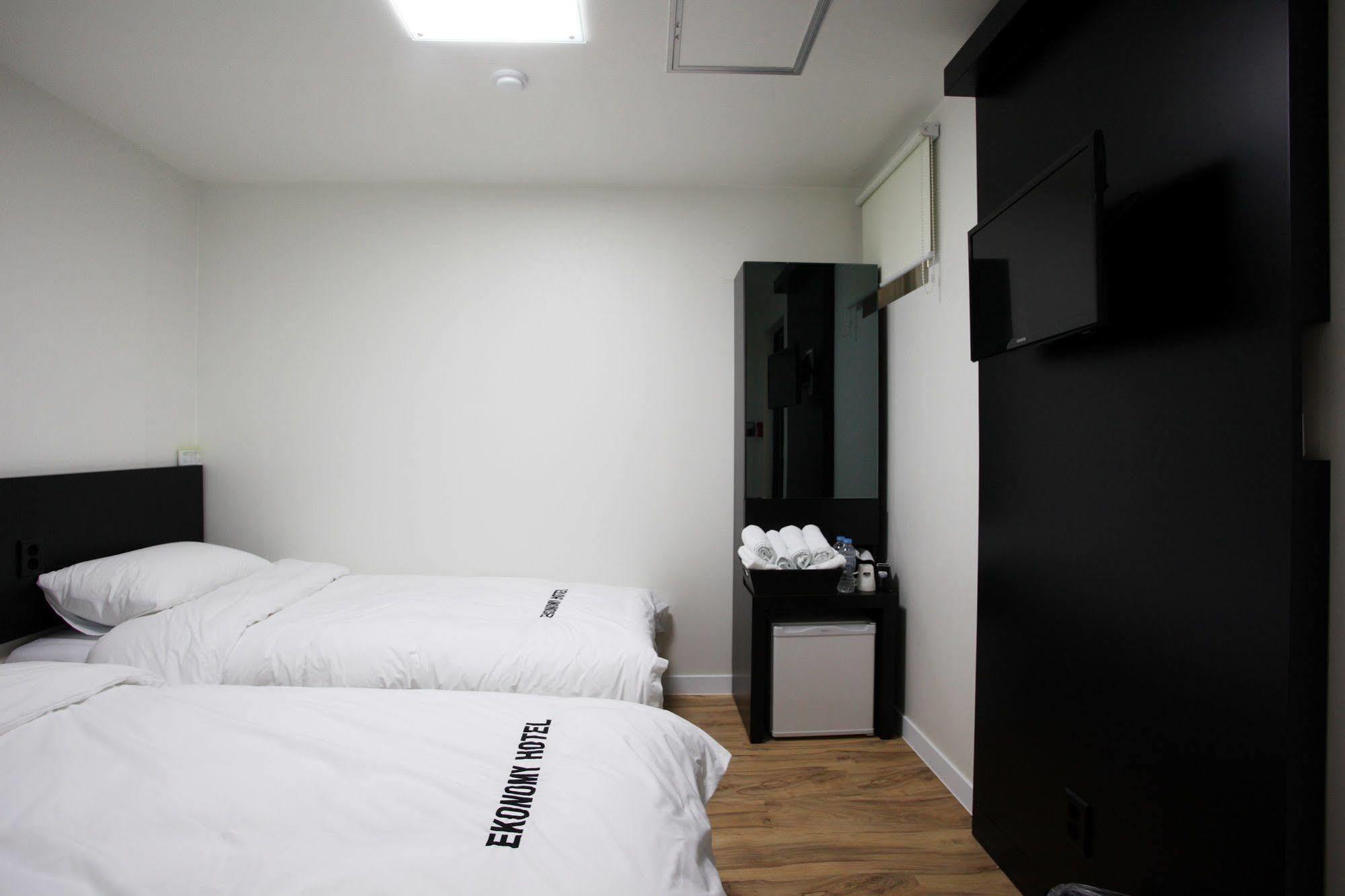סיאול Ekonomy Hotel Myeongdong Central מראה חיצוני תמונה