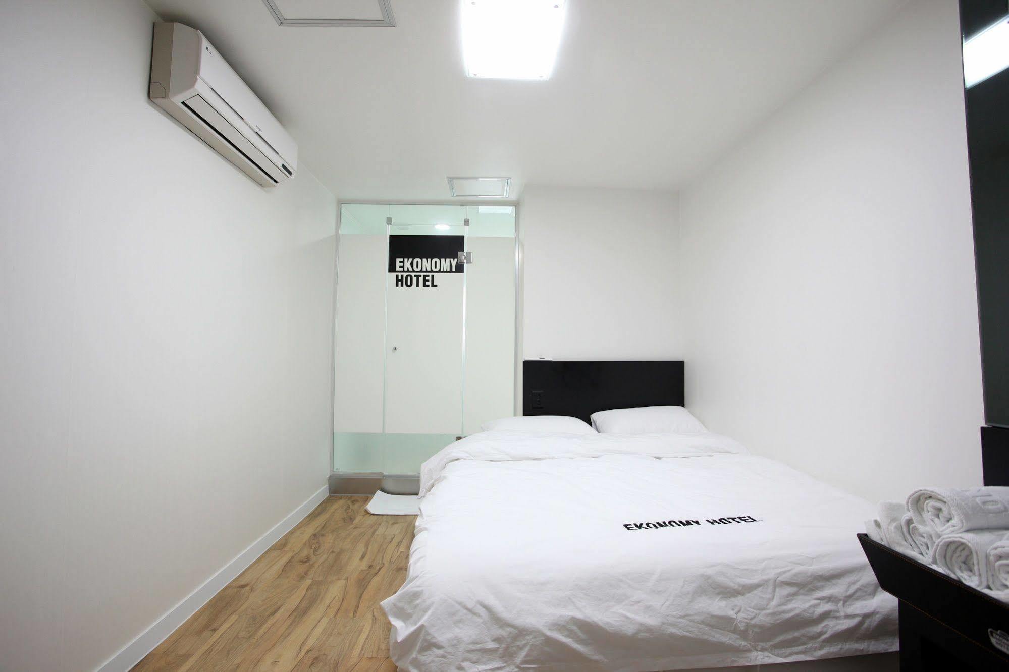 סיאול Ekonomy Hotel Myeongdong Central מראה חיצוני תמונה