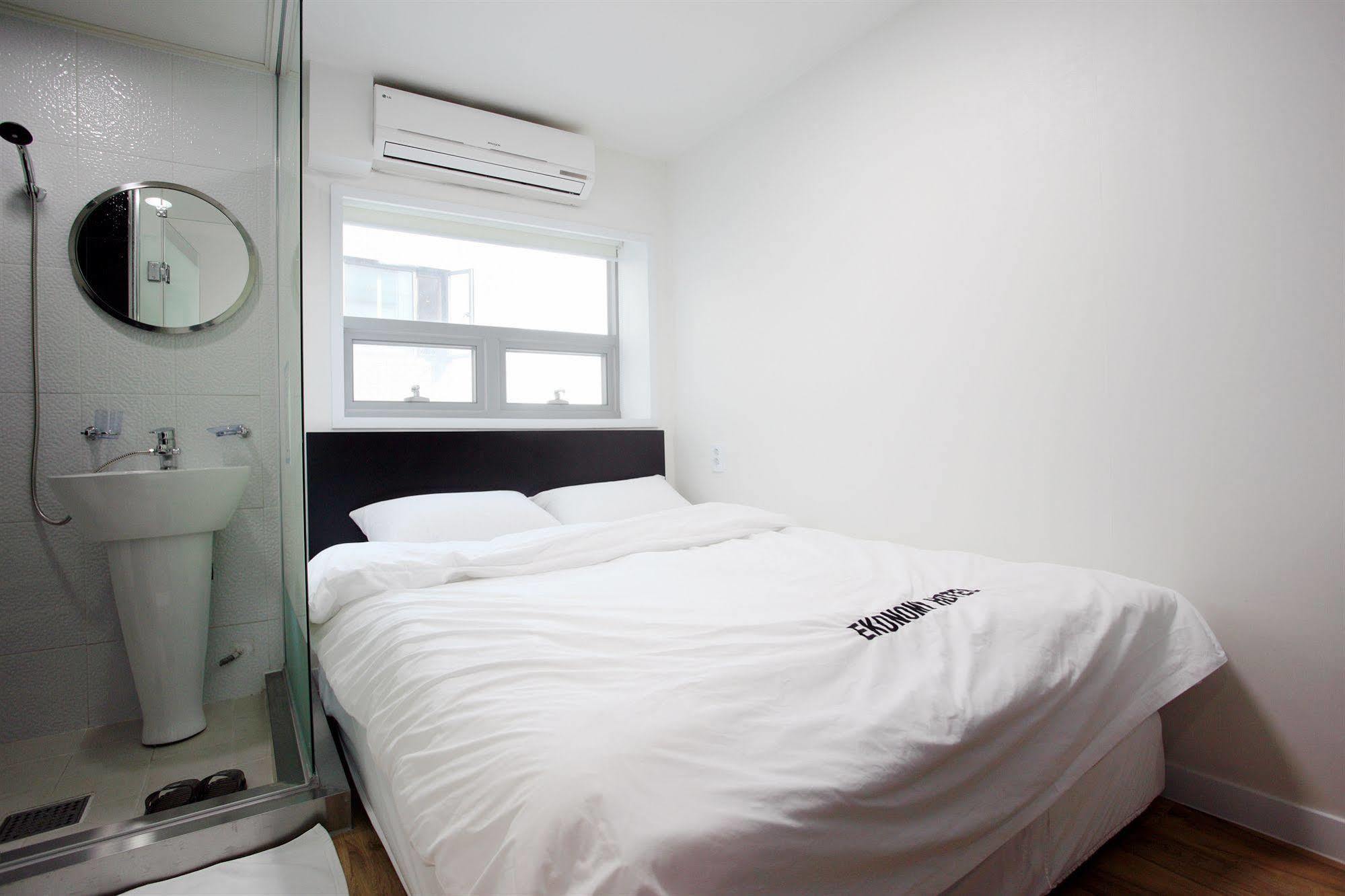 סיאול Ekonomy Hotel Myeongdong Central מראה חיצוני תמונה