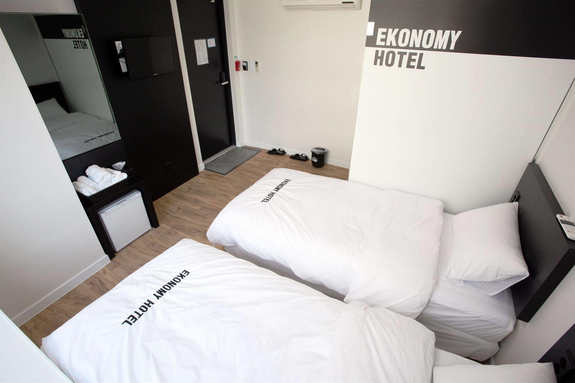 סיאול Ekonomy Hotel Myeongdong Central מראה חיצוני תמונה