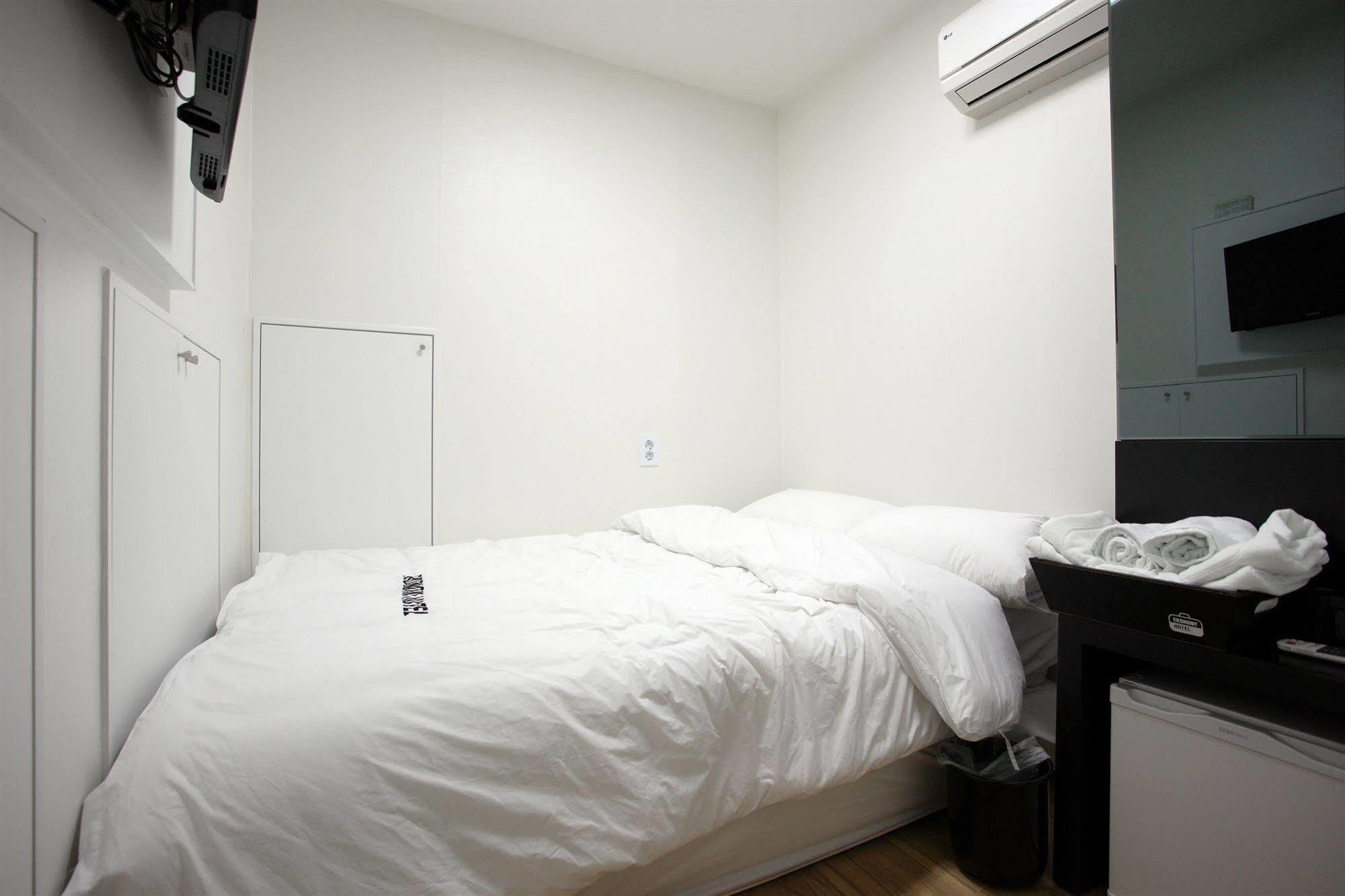 סיאול Ekonomy Hotel Myeongdong Central מראה חיצוני תמונה