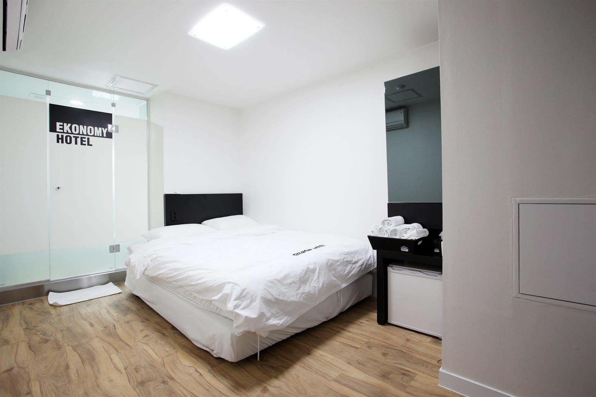 סיאול Ekonomy Hotel Myeongdong Central מראה חיצוני תמונה