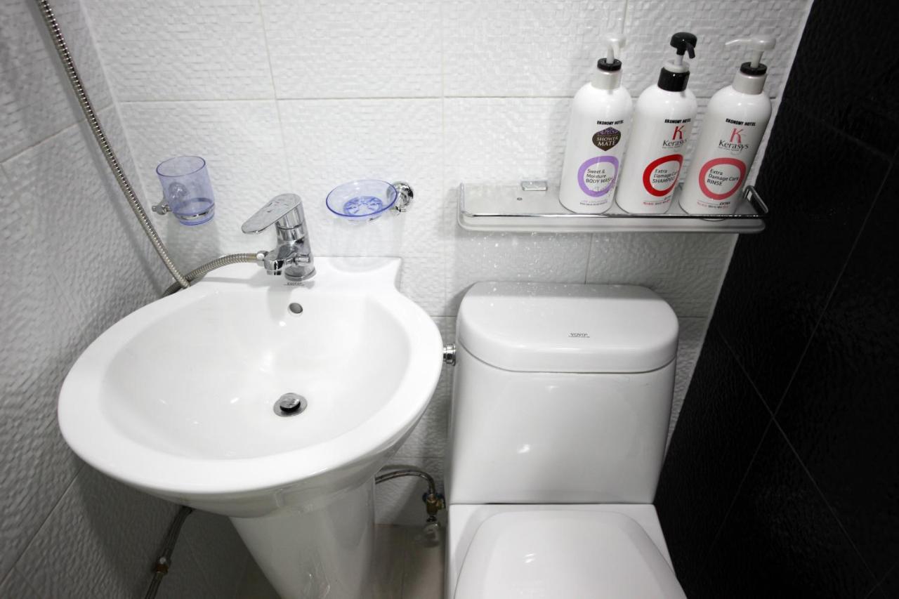 סיאול Ekonomy Hotel Myeongdong Central מראה חיצוני תמונה