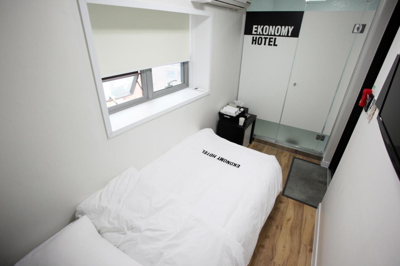 סיאול Ekonomy Hotel Myeongdong Central מראה חיצוני תמונה